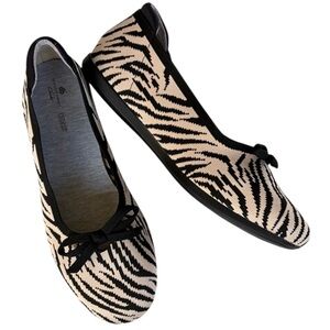 Like New Clarks Carly Hope Knit Flats Animal Print Black Cream Size 11 Wide